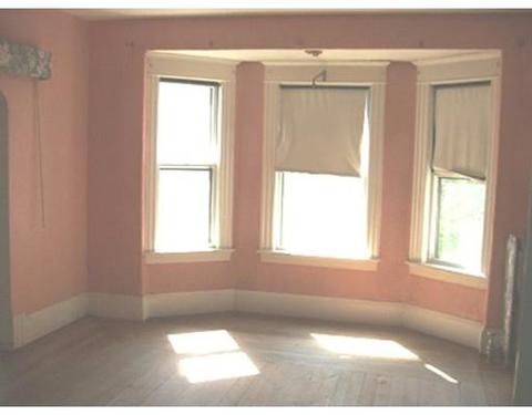 27 Forest St, Chicopee, MA 01013 photo 4