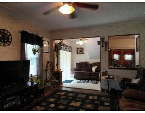 11 Morris St, Chicopee, MA 01020 photo 9