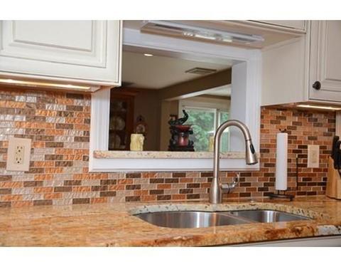 165 Stapleton Rd, Springfield, MA 01109 photo 6