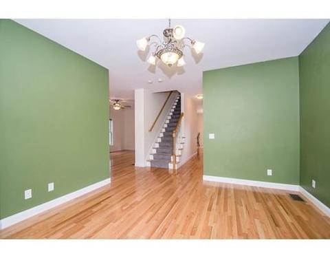 9 Bates St, Danvers, MA 01923 photo 2