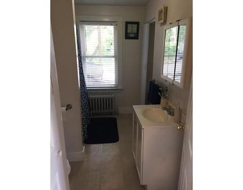 28 Montgomery St, Lawrence, MA 01841 photo 4