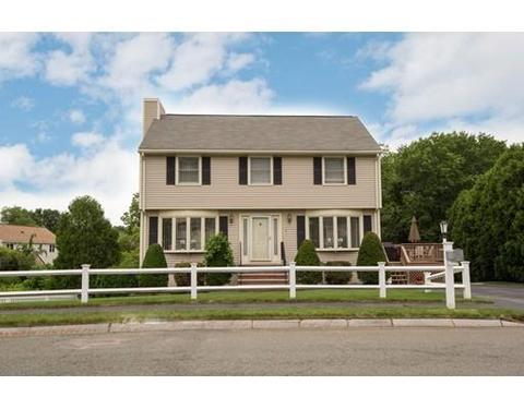 4 Mcdevitt Dr, Woburn, MA 01801 photo 2