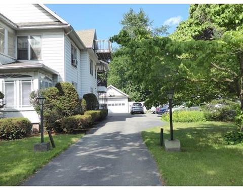 679 Chestnut St, Springfield, MA 01107 photo 2