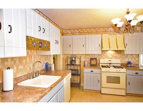 62 Gold St, Springfield, MA 01107 photo 3