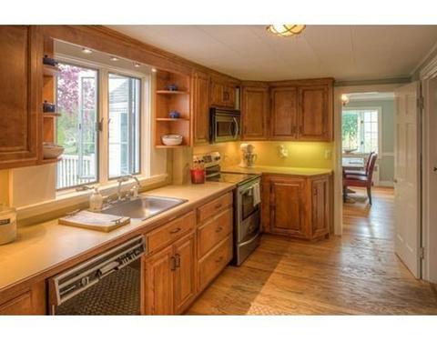4 Thomas Cir, Marblehead, MA 01945 photo 4