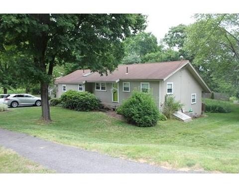 11 Champlain Dr, Hudson, MA 01749 photo 2