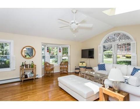 85 Shefford St, Springfield, MA 01107 photo 7