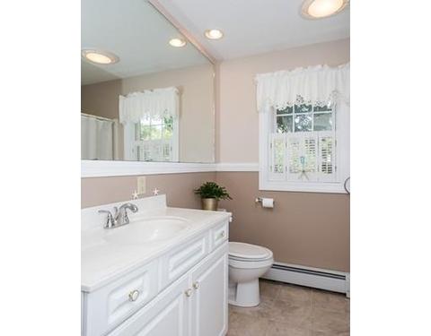 85 Shefford St, Springfield, MA 01107 photo 9