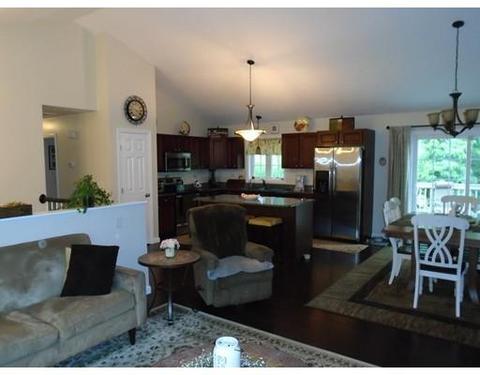 135 Commonwealth Ave, Worcester, MA 01604 photo 4