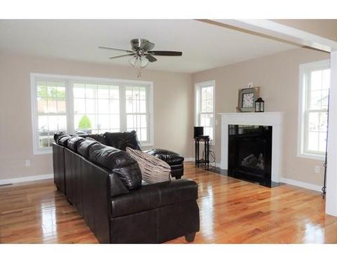 260 Arnold Ave, Springfield, MA 01119 photo 4