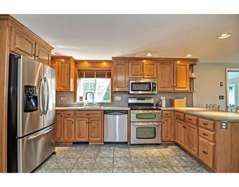 3 Maple Ter, Plainville, MA 02762 photo 3