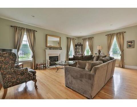 7 Arrowhead Cir, Rowley, MA 01969 photo 2