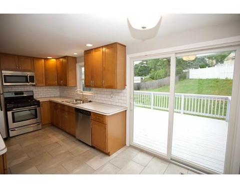 219 Pondview Dr, Chicopee, MA 01020 photo 4