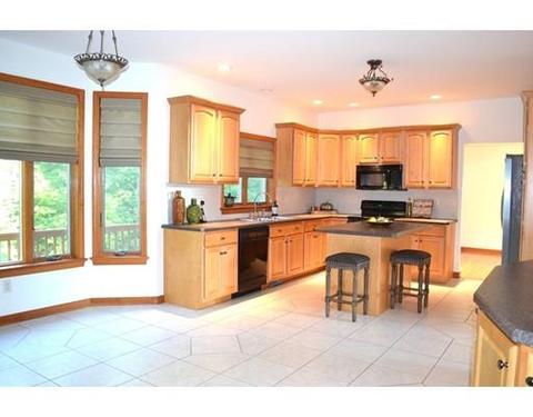 33 Dinis St, Ludlow, MA 01056 photo 8