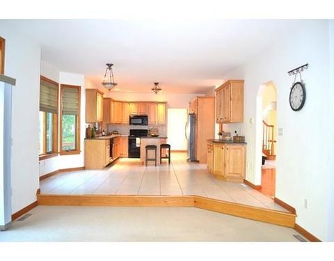 33 Dinis St, Ludlow, MA 01056 photo 7