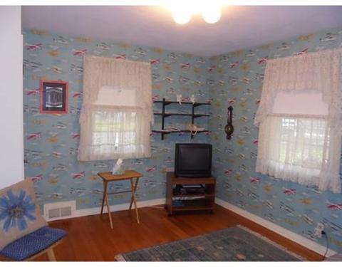 25 Burnside Ter, Springfield, MA 01118 photo 4
