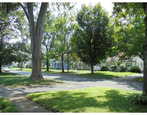 25 Burnside Ter, Springfield, MA 01118 photo 2