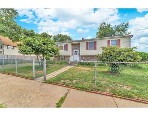53 Moore St, Springfield, MA 01107 photo 2