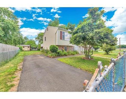 53 Moore St, Springfield, MA 01107 photo 3
