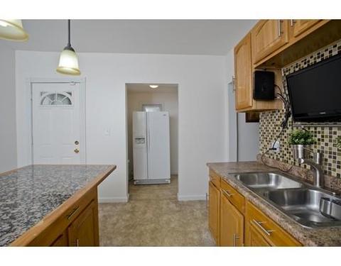 88 Monrovia St, Springfield, MA 01104 photo 9