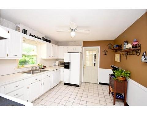 26 Macomber Ave, Springfield, MA 01119 photo 3
