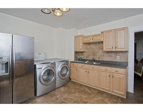 24 Windsor St, Springfield, MA 01105 photo 4