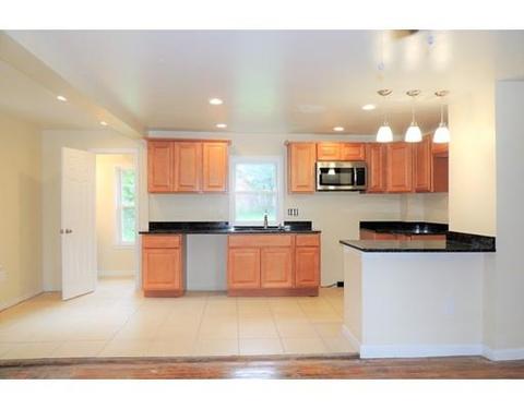 30 Massasoit St, Springfield, MA 01107 photo 3