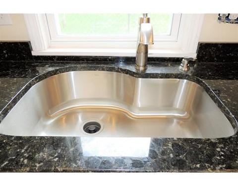 30 Massasoit St, Springfield, MA 01107 photo 5
