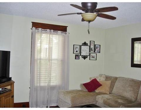 69 Arnold St, Chicopee, MA 01013 photo 16