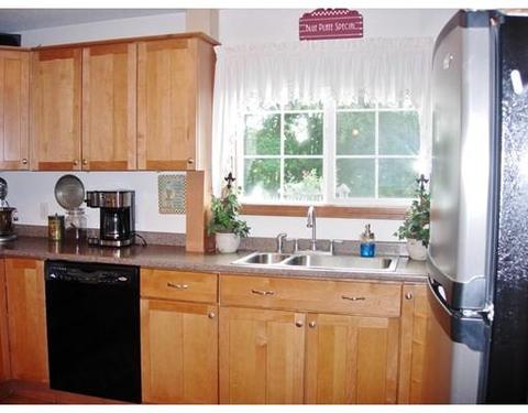 69 Arnold St, Chicopee, MA 01013 photo 8