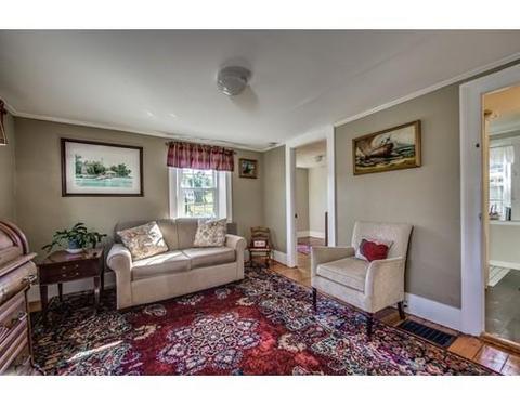 27 Trask St, Beverly, MA 01915 photo 4