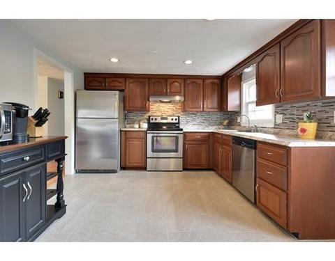 2 Brookfield Rd, Milford, MA 01757 photo 5