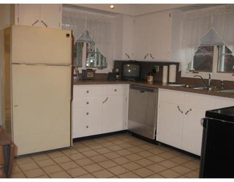 30 Burt St, Acushnet, MA 02743 photo 8