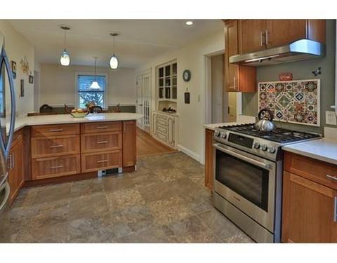 39 Vine St, Reading, MA 01867 photo 11