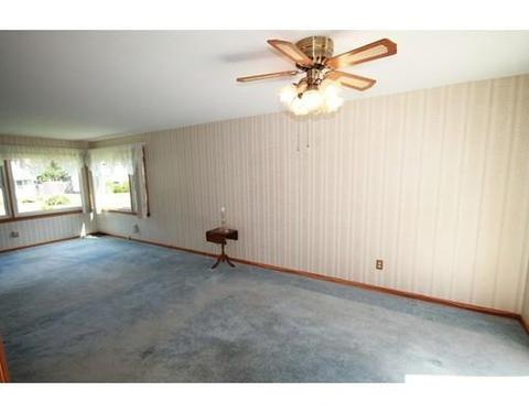 54 Queensbury Dr, Springfield, MA 01129 photo 6