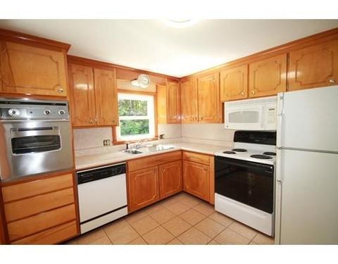54 Queensbury Dr, Springfield, MA 01129 photo 4