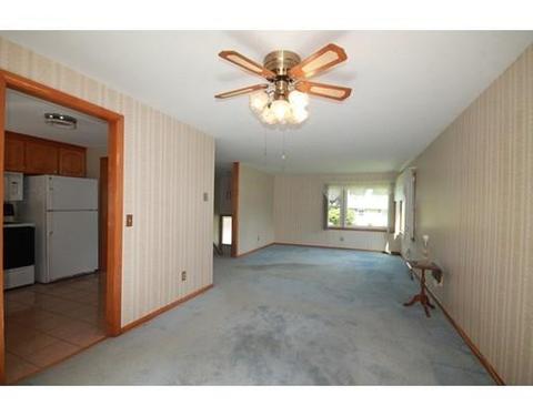 54 Queensbury Dr, Springfield, MA 01129 photo 7