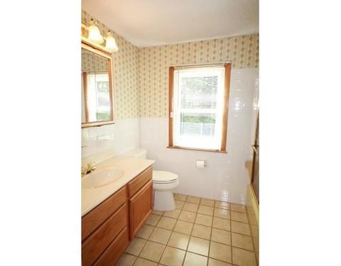 54 Queensbury Dr, Springfield, MA 01129 photo 8