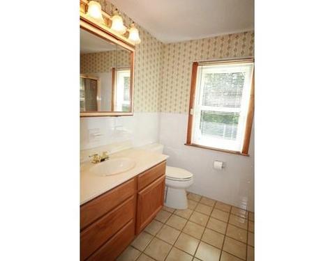 54 Queensbury Dr, Springfield, MA 01129 photo 9