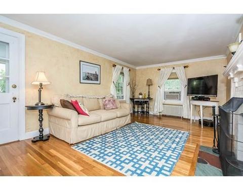 10 Grand St, Reading, MA 01867 photo 3