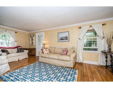 10 Grand St, Reading, MA 01867 photo 2