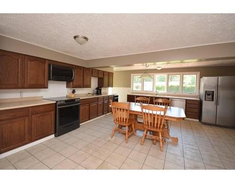203 Glenoak Dr, Springfield, MA 01129 photo 3