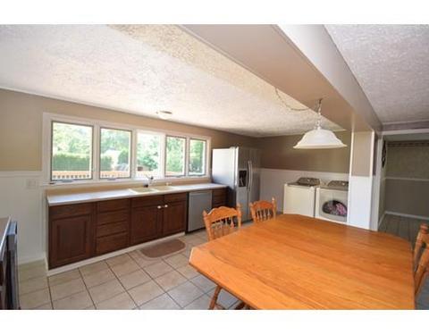203 Glenoak Dr, Springfield, MA 01129 photo 4