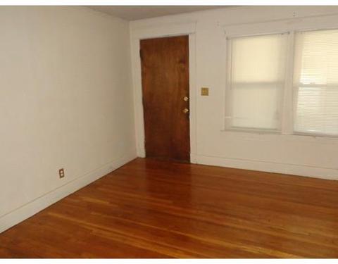 39 Ralph St, Springfield, MA 01109 photo 4