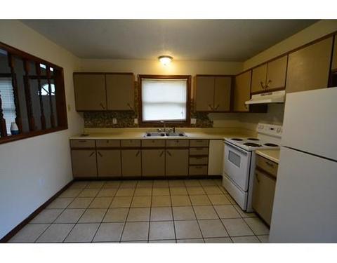 102 Avery St, Springfield, MA 01119 photo 3