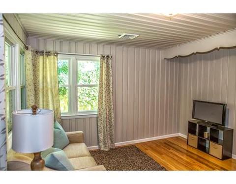 34 Emerson St, Springfield, MA 01118 photo 9