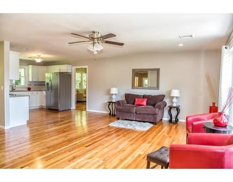 34 Emerson St, Springfield, MA 01118 photo 4