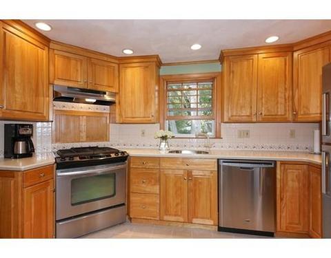 8 Mayfair Rd, Dedham, MA 02026 photo 5