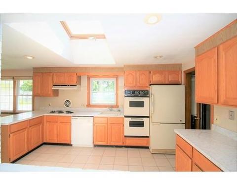 9 Amherst St, Danvers, MA 01923 photo 5