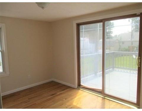 196 Corona St, Springfield, MA 01104 photo 8